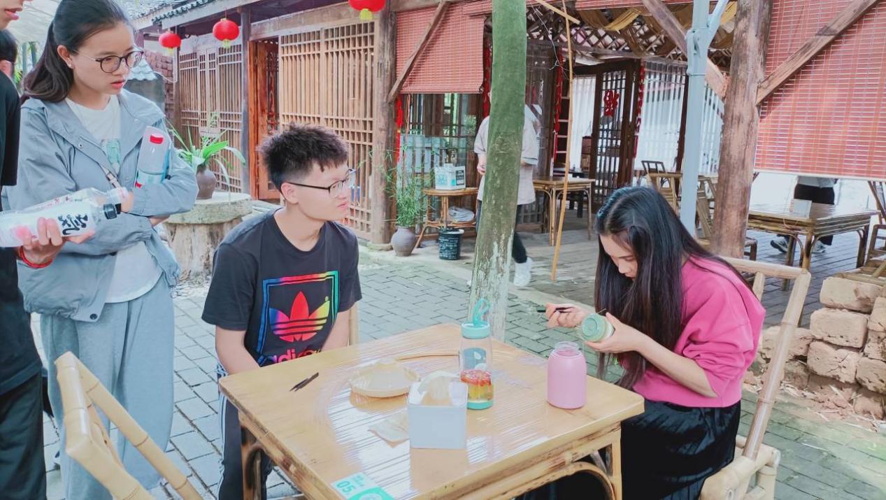 说明: 竹艺村